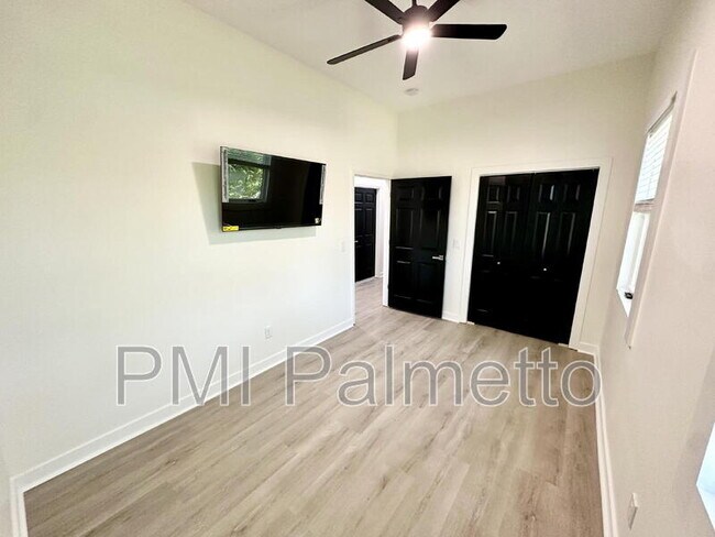 Building Photo - 1121 Zeigler St