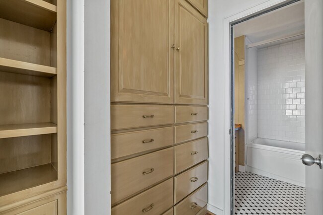 Building Photo - 915 Franklin St