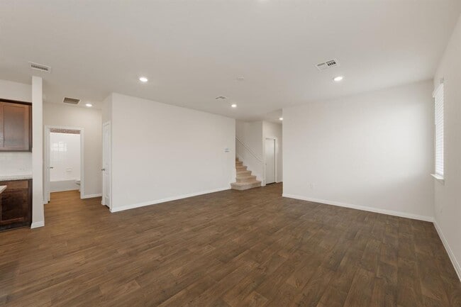 Building Photo - 409 Emerald Cv