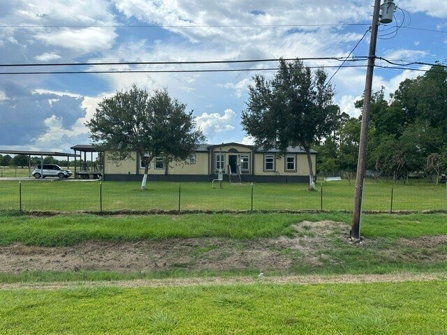 Building Photo - 4828 County Rd 392