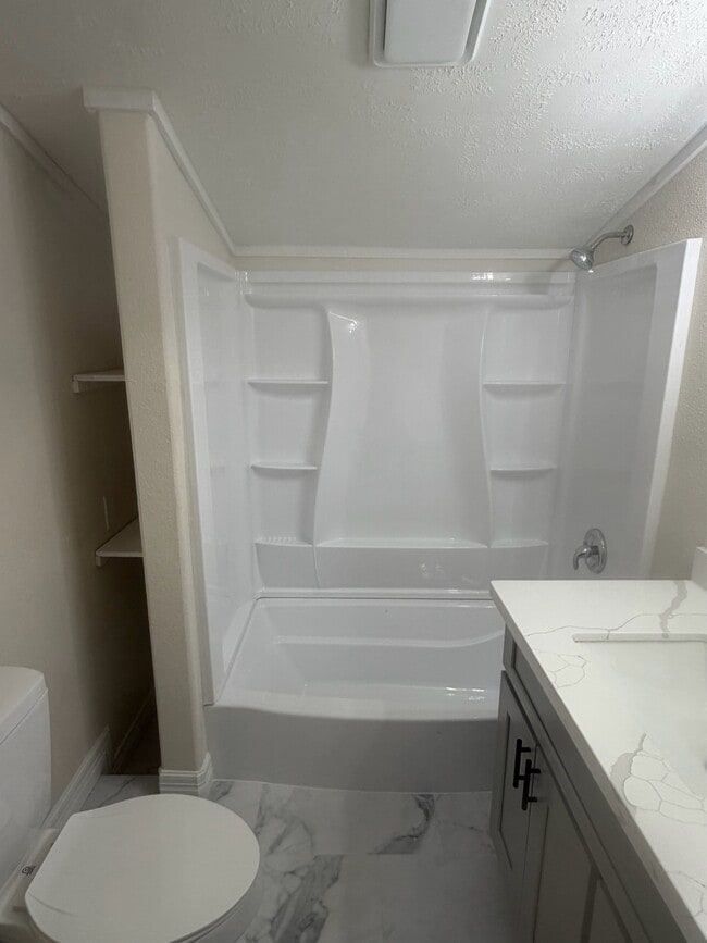 Building Photo - 340 Meadow Dr