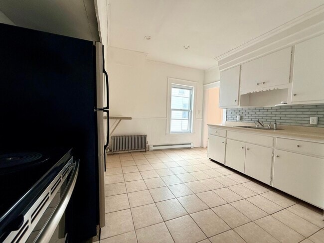 Building Photo - 28 Brook St