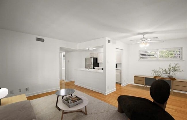 Building Photo - 2303 East Side Dr