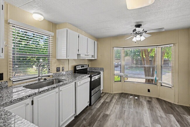 Building Photo - 14351 W Ravine Run
