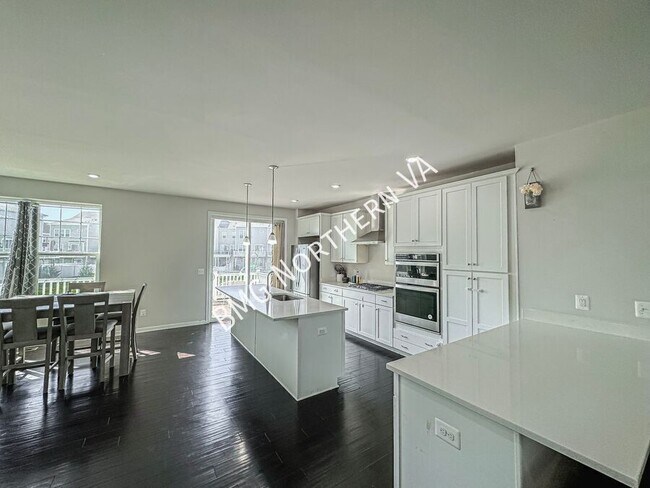 Building Photo - 42961 Running Creek Square