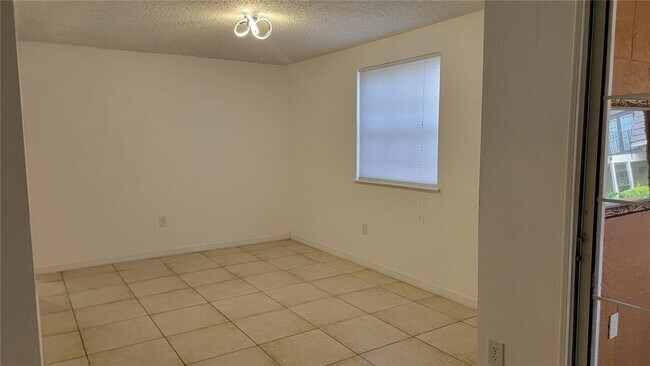 Building Photo - 4023 Versailles Dr