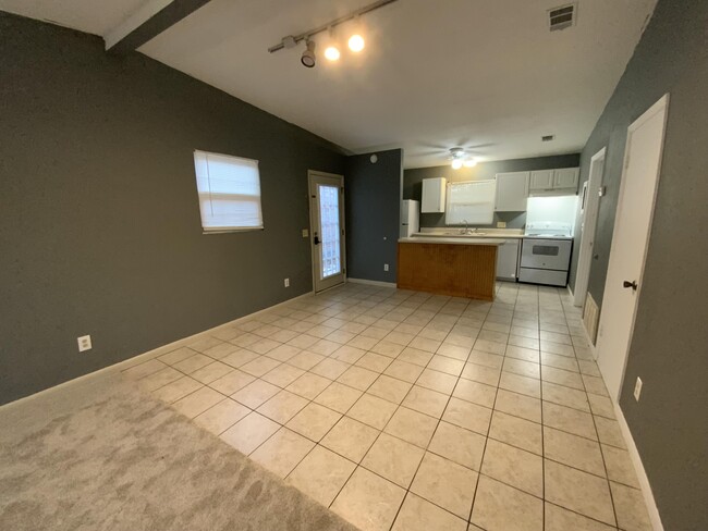 Building Photo - 223 Indian Oaks Dr