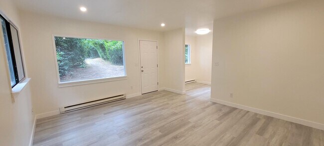 Building Photo - 1 Bedroom 1 Bath Cottage