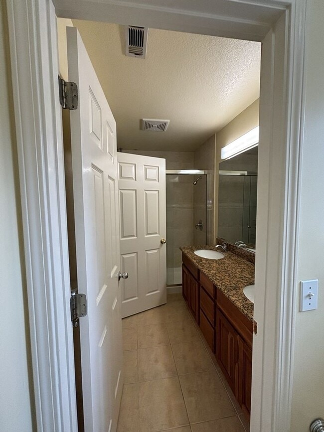 Building Photo - 3 Bed 2.5  Bath House in South Davis