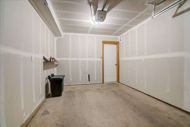 Building Photo - 844 NE 66th St