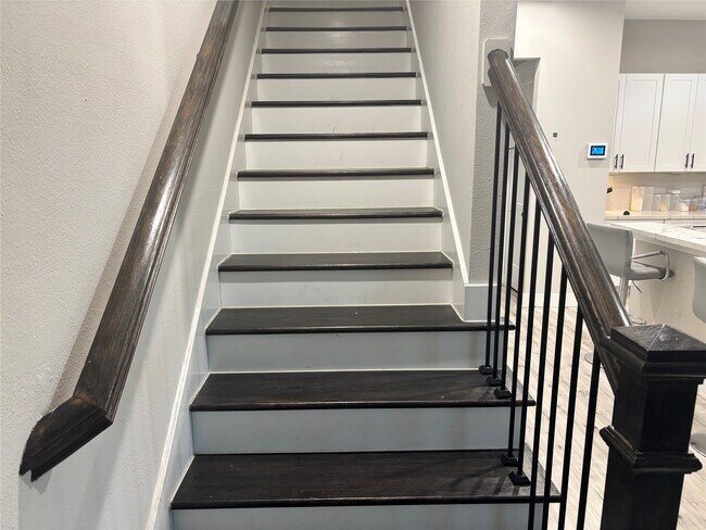 Building Photo - 6831 Paris St