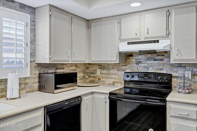 Building Photo - 25236 S Mohawk Dr