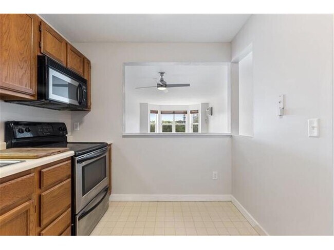 Building Photo - 720 3rd Ave NE