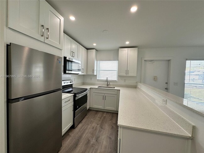 Building Photo - 2436 Van Buren St