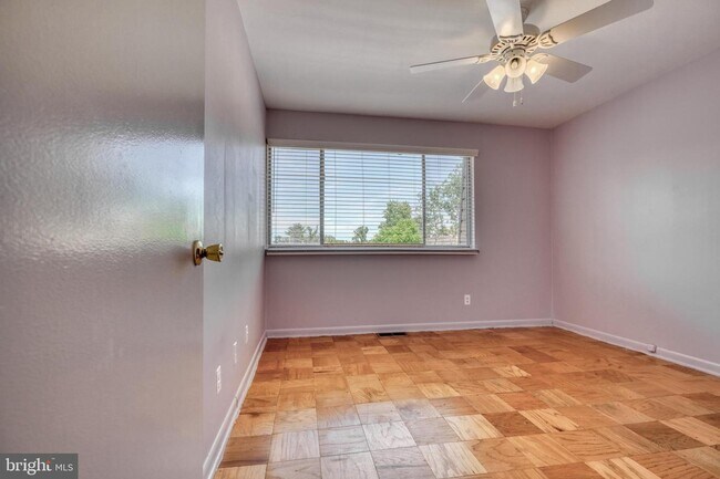 Building Photo - 7304 Park Village Ct