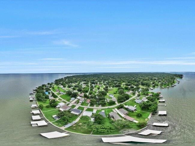 Building Photo - 683 Water View Dr