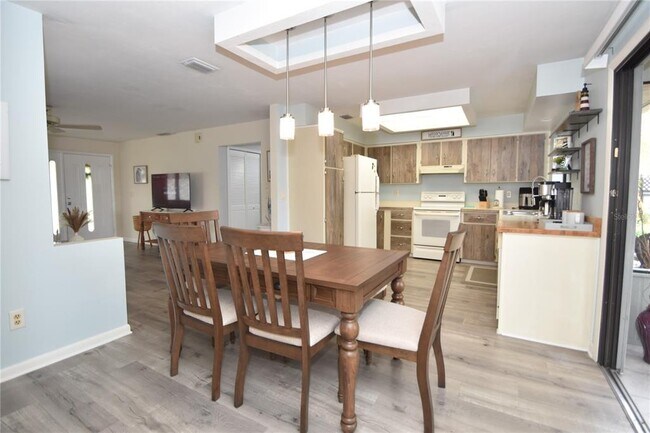 Building Photo - 18 Covington Ln