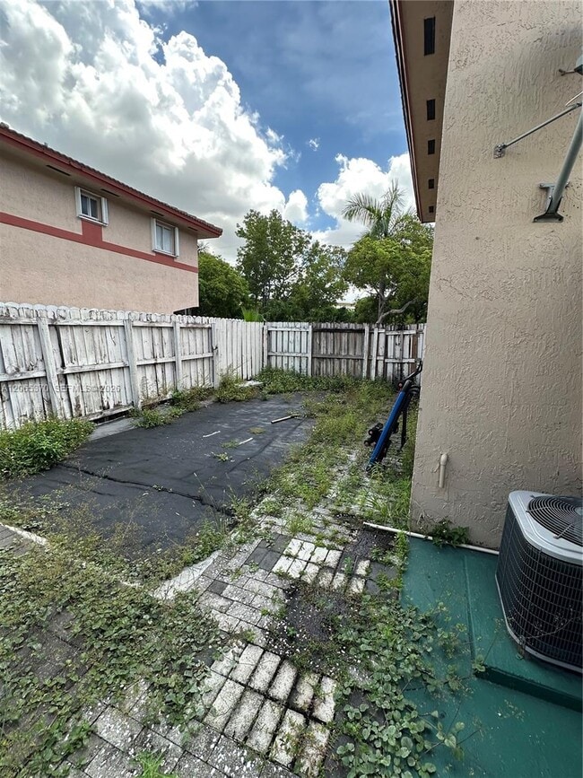 Building Photo - 920 NW 78th Ave