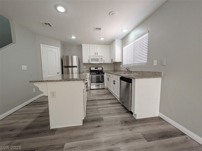 Building Photo - 134 E Cosmos Ct