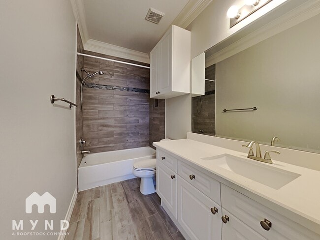 Building Photo - 839 Rosine St