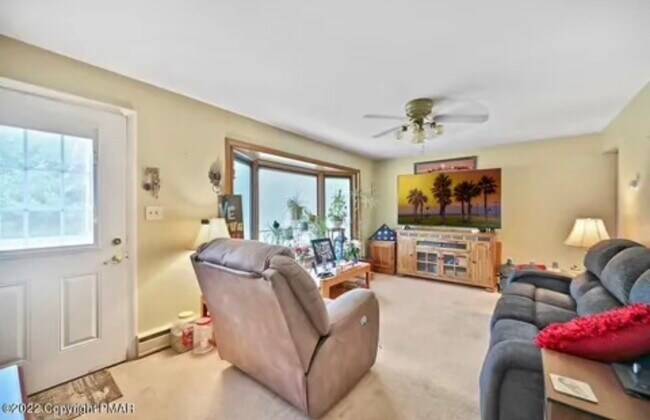 Building Photo - 400 Hemlock Dr