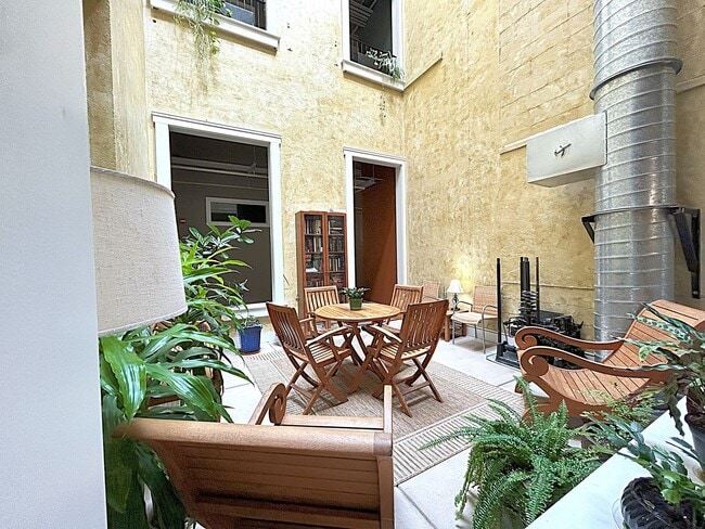 Building Photo - Perkins Building One Bedroom w/ Dedicated ...