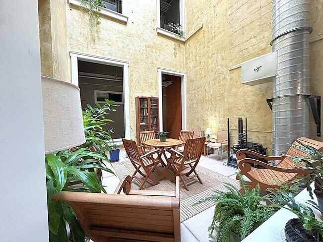 Building Photo - Your Landmark Lifestyle Starts Here: 1BR w...