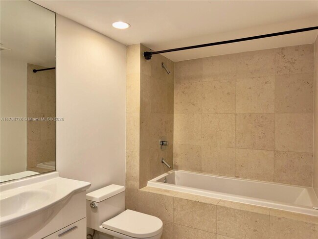 Building Photo - 475 Brickell Ave