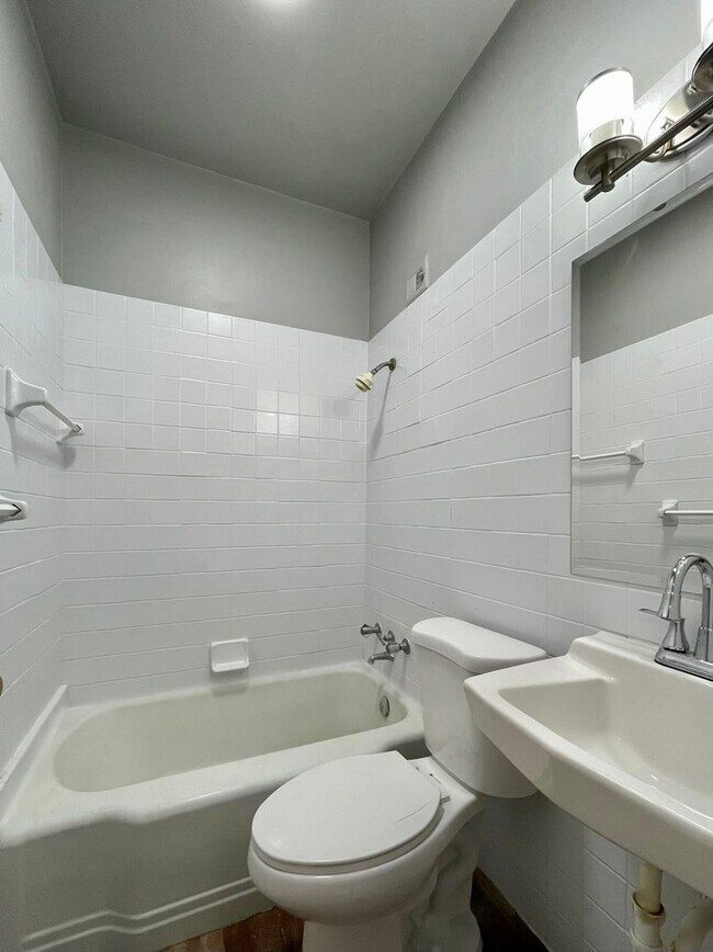 Building Photo - 349 6th Ave S