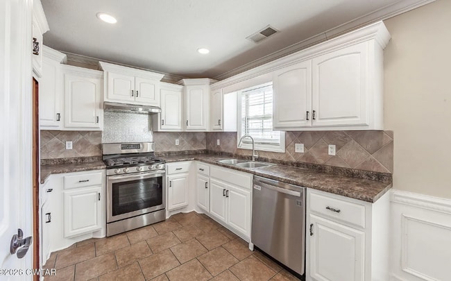 Building Photo - 16 Birch Hollow Ln