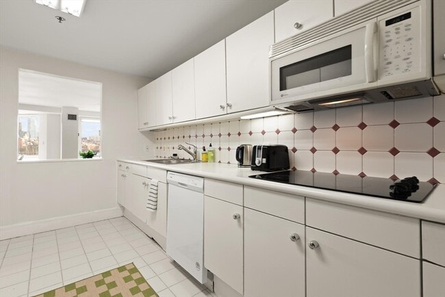 Building Photo - 75-83-83 Cambridge Pkwy