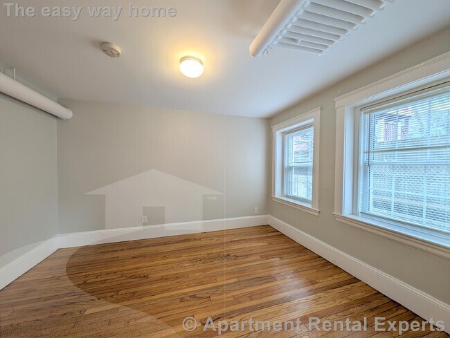 Building Photo - 156-158 Summer St Unit #B2
