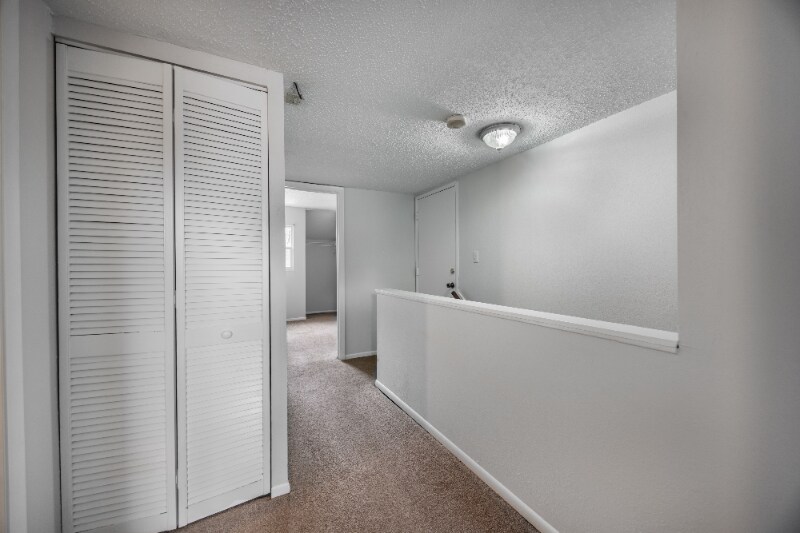 Building Photo - 914 SW 8th Ave