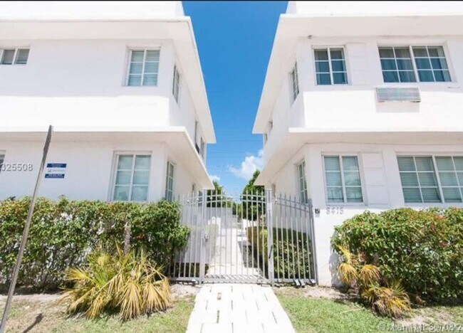 Building Photo - BGG 8415