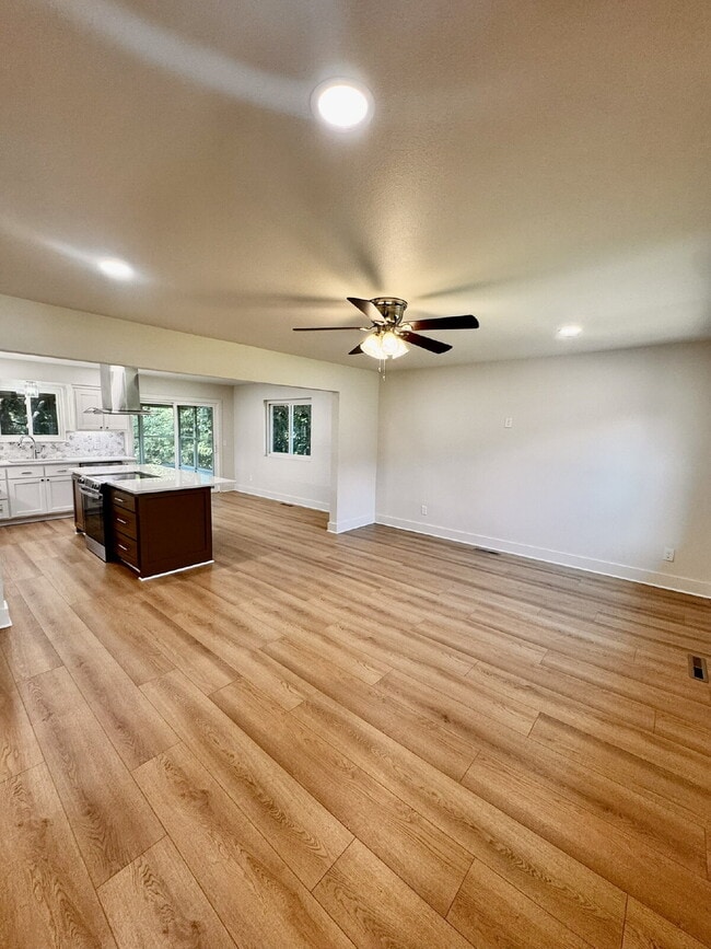 Building Photo - 14911 Dutchmans Dr