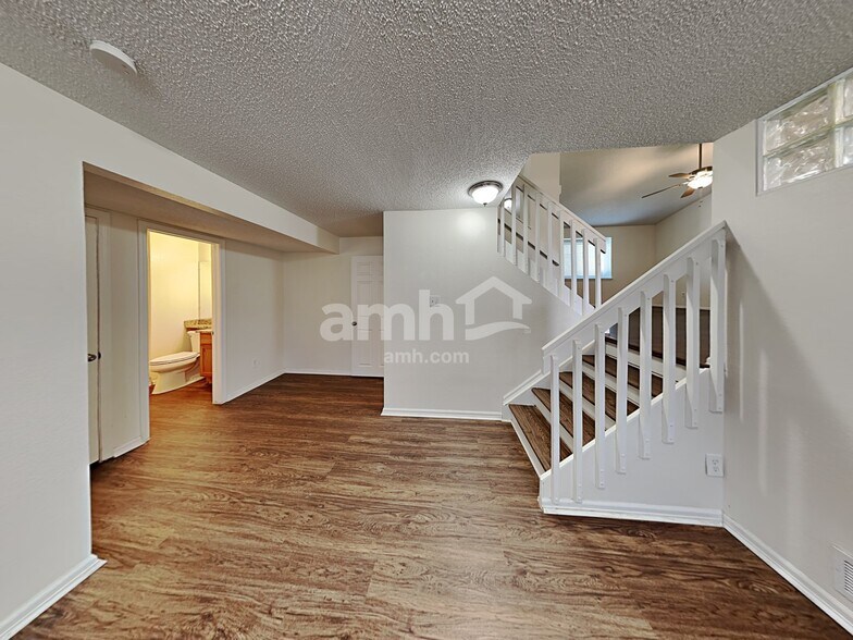 Building Photo - 12034 Glencoe St