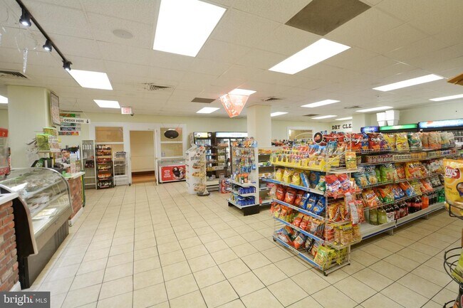Building Photo - 205 Yoakum Pkwy