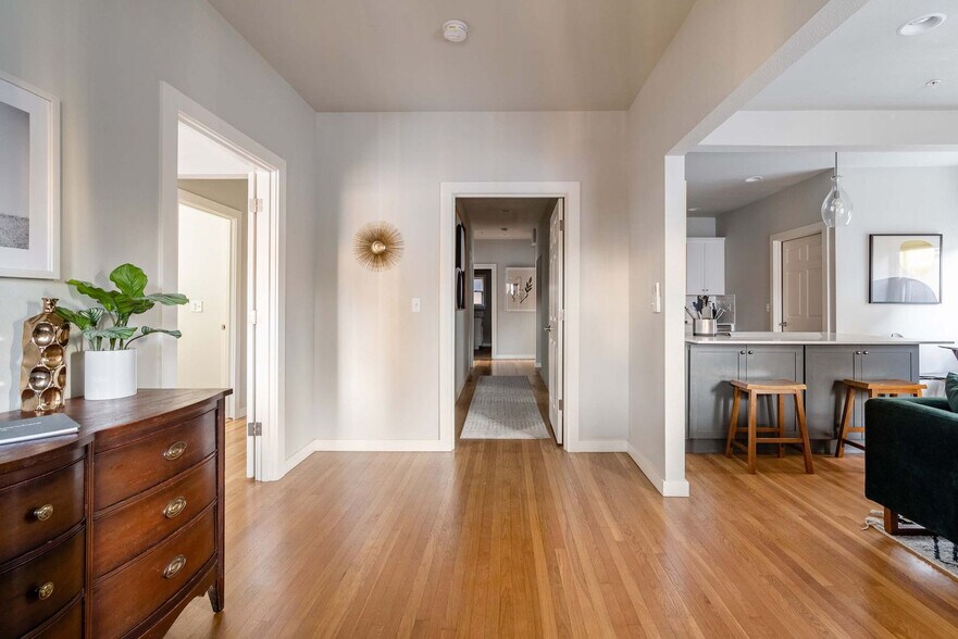 Building Photo - 3046 NE Glisan St