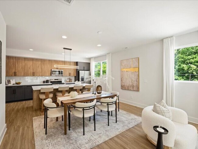Building Photo - Modern Luxury Townhomes in Charlotte, NC.