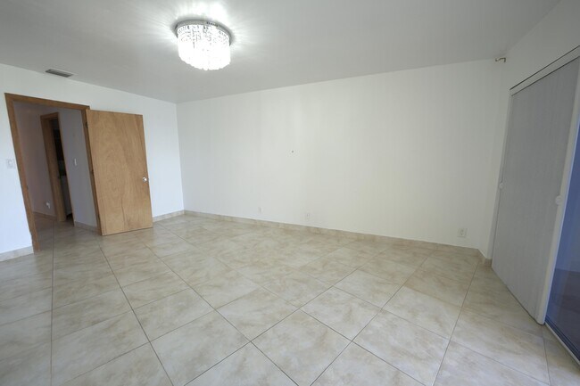 Building Photo - 100 Waterway Dr S