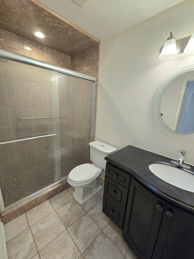 Building Photo - 14494 Cambridge St