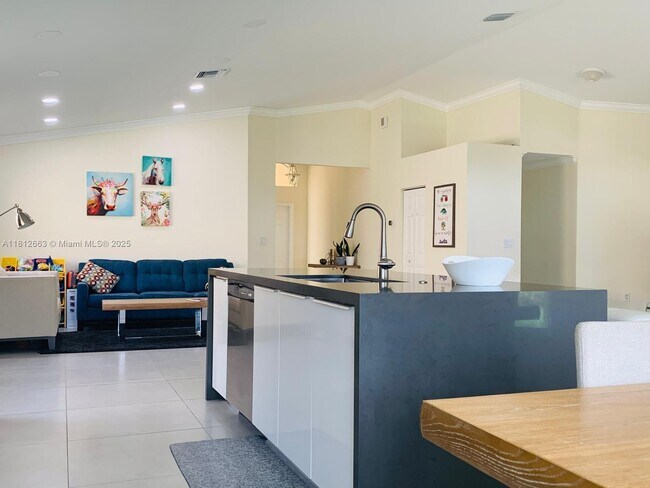 Building Photo - 16403 Sapphire Pl