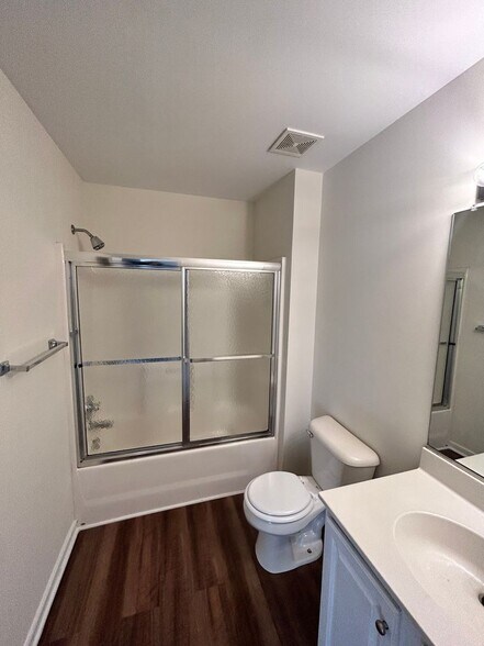 Building Photo - 402 Wilmer Ave