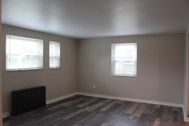 Building Photo - Brentwood Manor