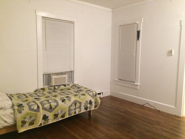 Building Photo - 38 Gordon St