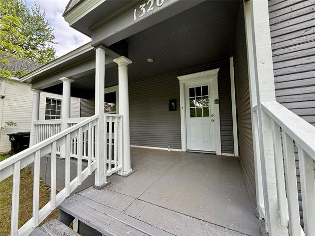 Building Photo - 1326 W Sears St