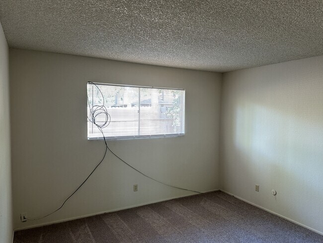 Building Photo - Stockton 2 Bedroom 1 Bathroom Duplex