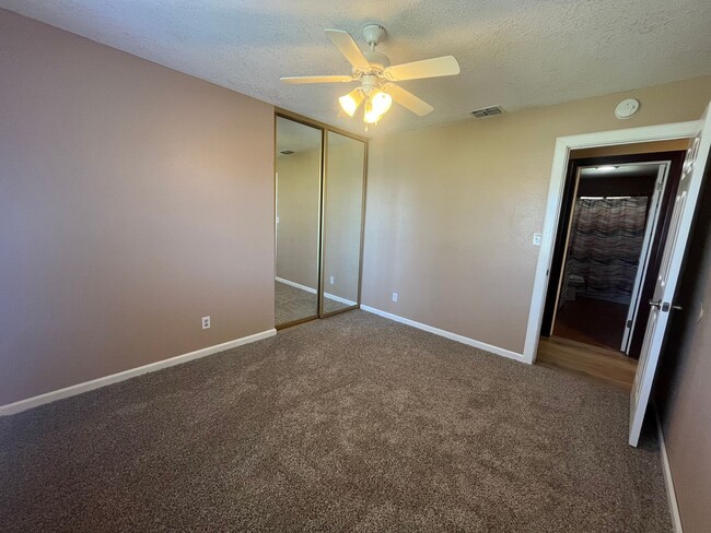 Building Photo - Spacious 4bed 2bath home in Elverta!
