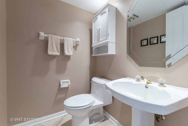 Building Photo - 565 Coventry Ln