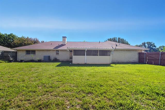 Building Photo - 10304 Oak Creek Dr